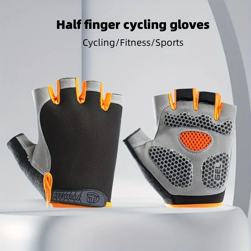 Un par de guantes de ciclismo de media punta grises y negros exhibidos sobre un fondo blanco.