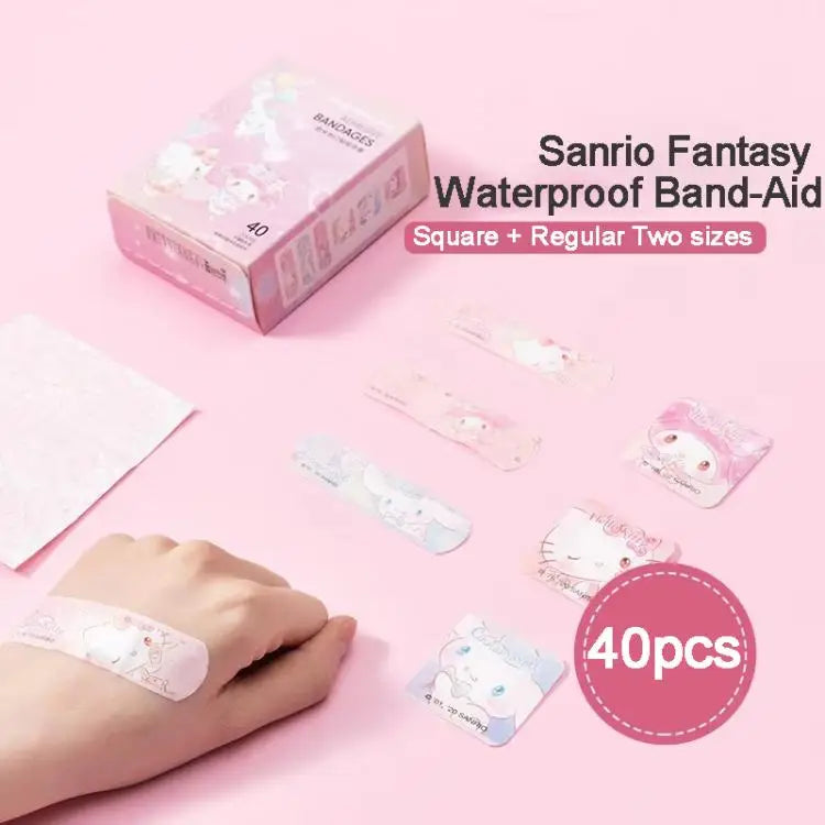 Curitas de Sanrio fantásticas y resistentes al agua en tamaños cuadrados y regulares, junto a una mano.