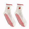 Paar weiße Strick-Yoga- und Fitnesssocken mit roten Herzmustern und Erdbeerstickerei