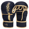 Ein Paar dunkelblaue und goldene professionelle MMA-Trainingsboxhandschuhe.