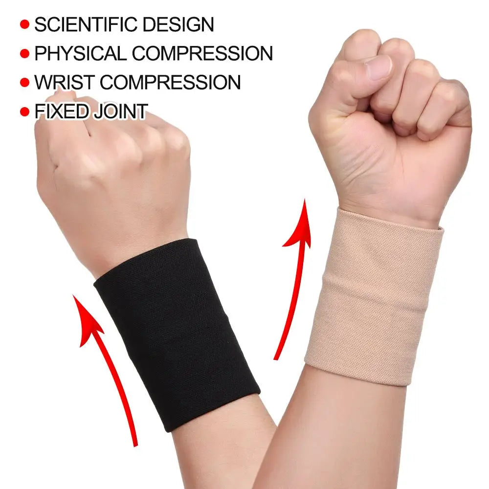 Une main portant une manchette de compression noire, démontrant la compression physique et le soutien articulaire fixe.