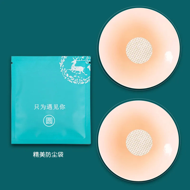 Un paquet de caches-sein en silicone avec un disque circulaire montrés à côté de deux disques circulaires.