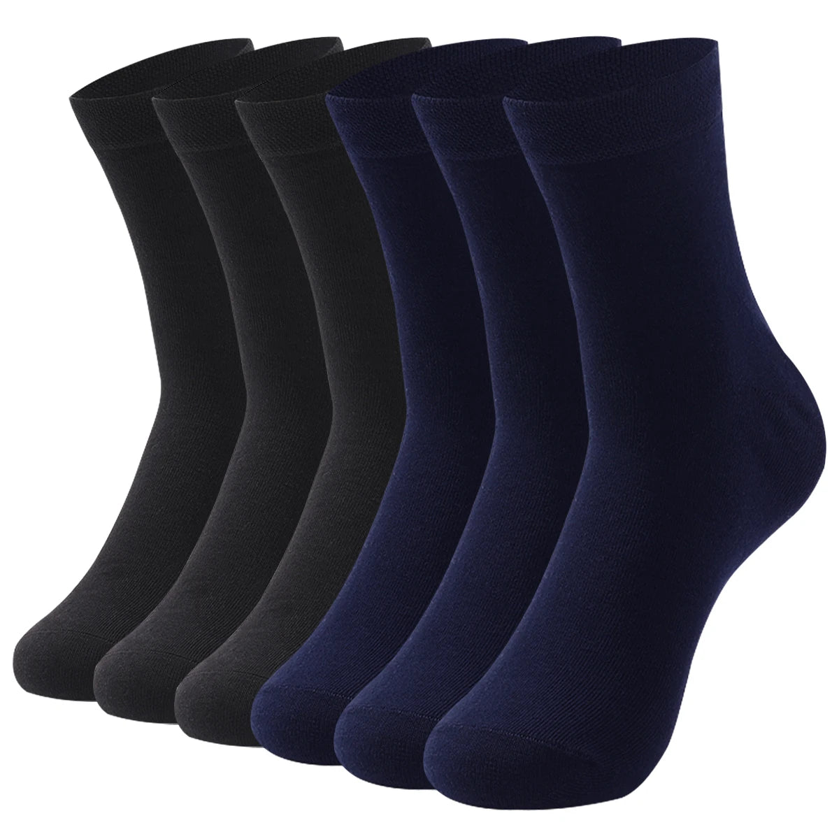 Une pile de chaussettes de ville bleu marine foncé, vue de côté.
