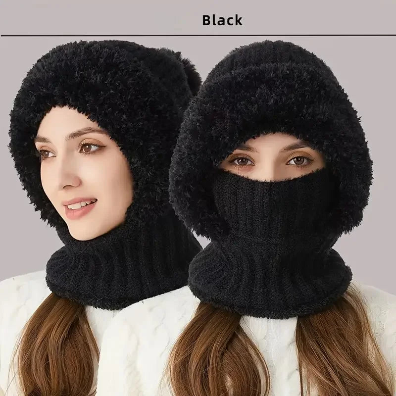 Eine Frau modelliert eine schwarze Thermounterwäsche-Fleece-Mütze mit winddichten Ohrenabdeckungen.