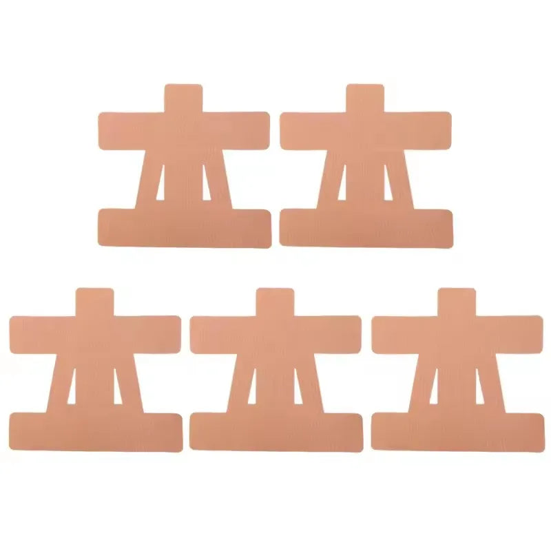 Vier vorgefertigte beige Kinesiologie-Tapes in X-Form für Schulterschmerzenlinderung
