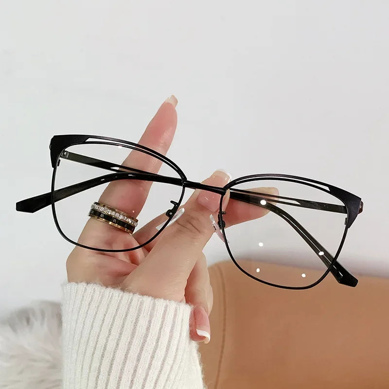 Retro Cat Eye Glasses with Blue Light Blocking & Photochromic Lenses