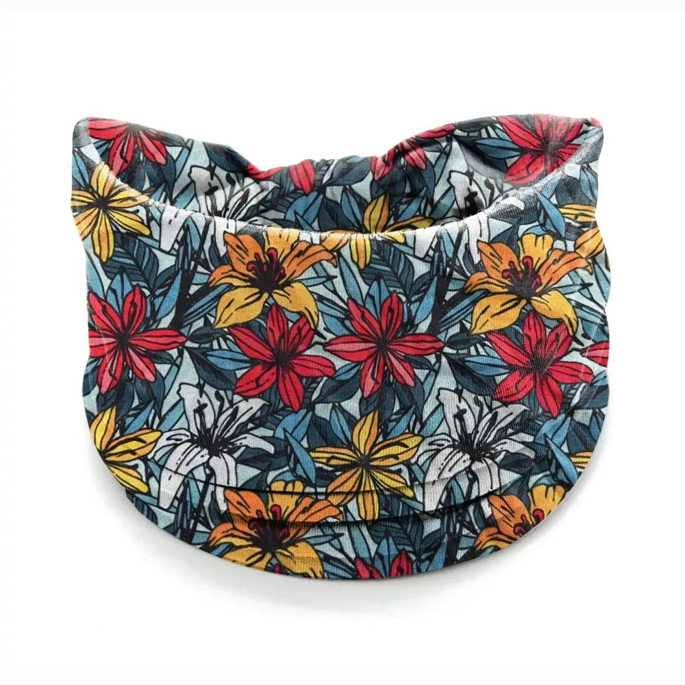 Diadema de yoga bohemio colorido con estampado floral de hojas rojas, amarillas y azules.