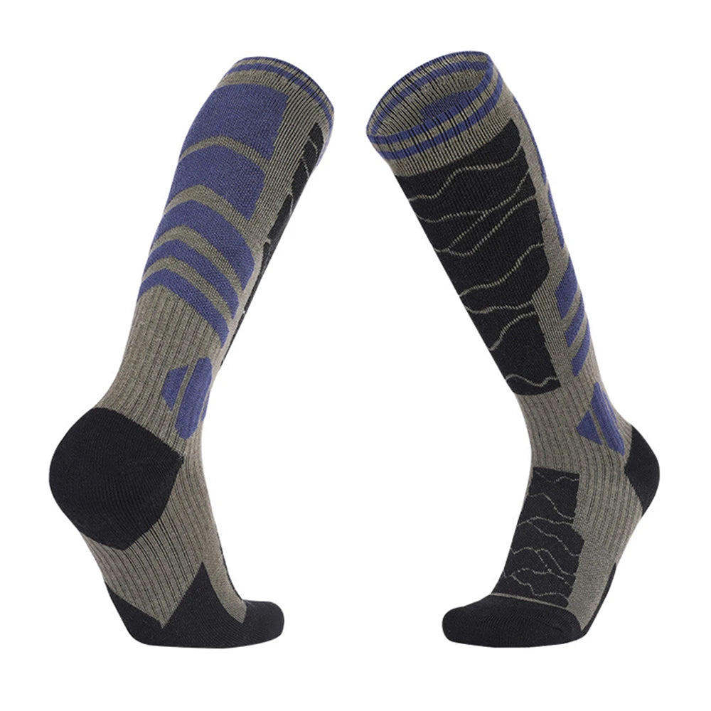 Par de calcetines térmicos de lana merino de compresión con rayas grises, azules y negras.
