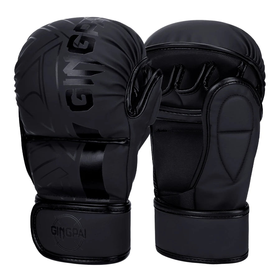 Ein Paar schwarze Profi-MMA-Trainings-Boxhandschuhe aus Vogelperspektive.