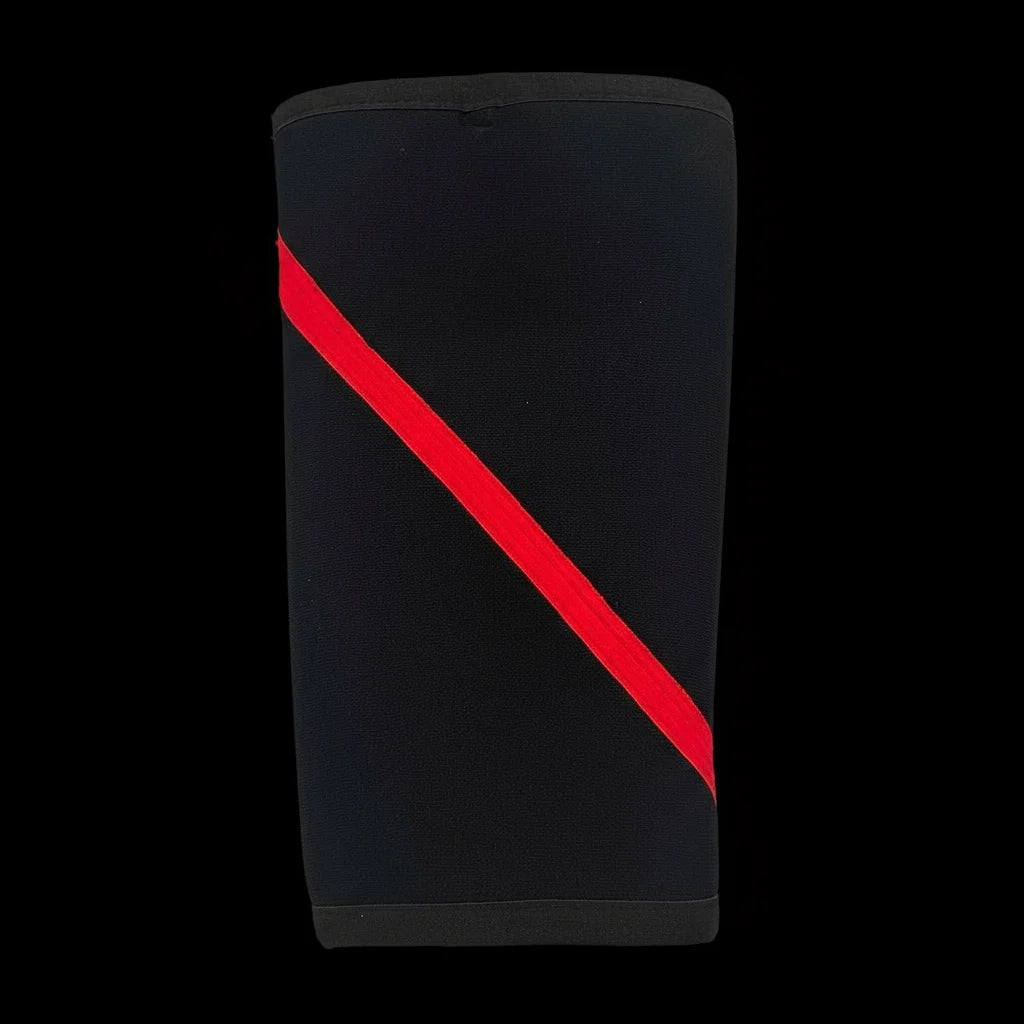 Manche de genou noir avec une bande diagonale rouge.