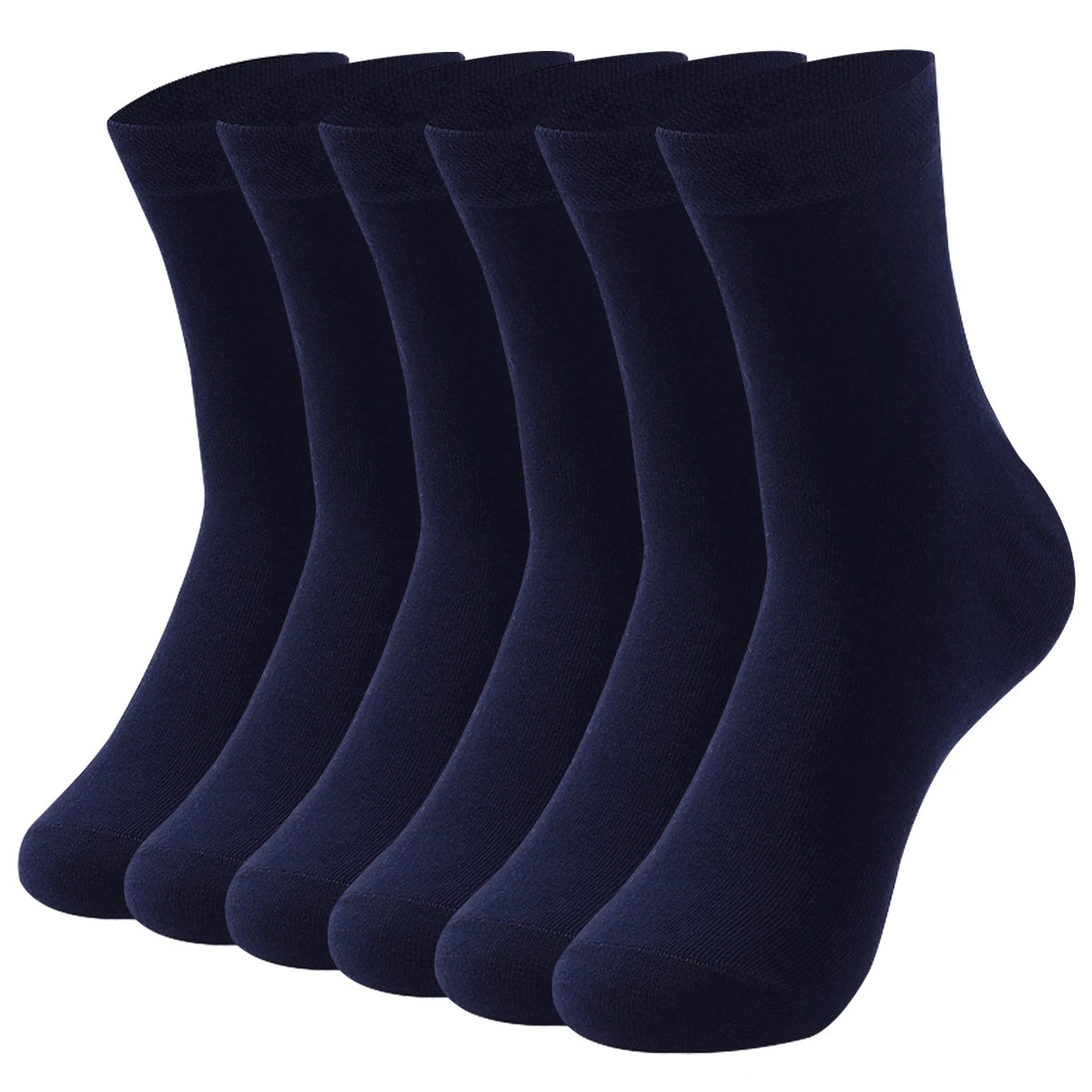 Une pile de chaussettes de sport bleu marine foncé vue de côté.