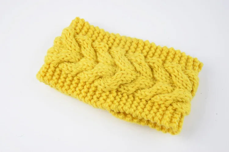 Diadema de punto amarillo brillante con patrón acanalado texturizado.