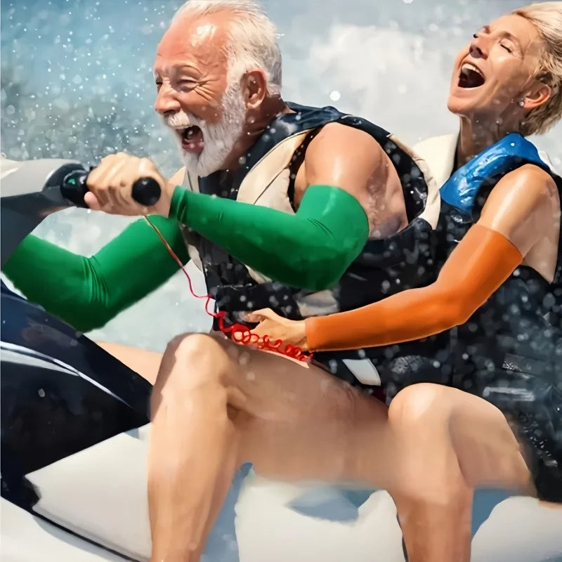 Dos personas con mangas de brazos verdes y naranjas al aire libre en un entorno nevado y brillante.