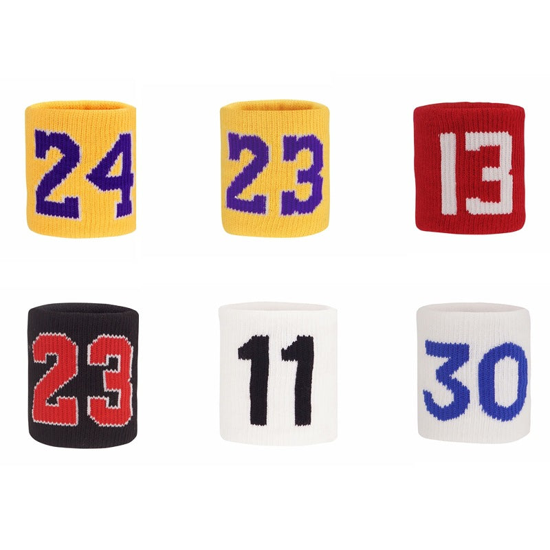 Collection de bracelets de poignet rouges, jaunes, noirs et blancs affichant divers numéros comme 24, 23, 13, 11 et 30.