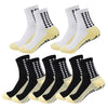 Eine Kollektion vielseitiger Sport-Grip-Socken in Weiß, Schwarz und Beige auf weißem Hintergrund.