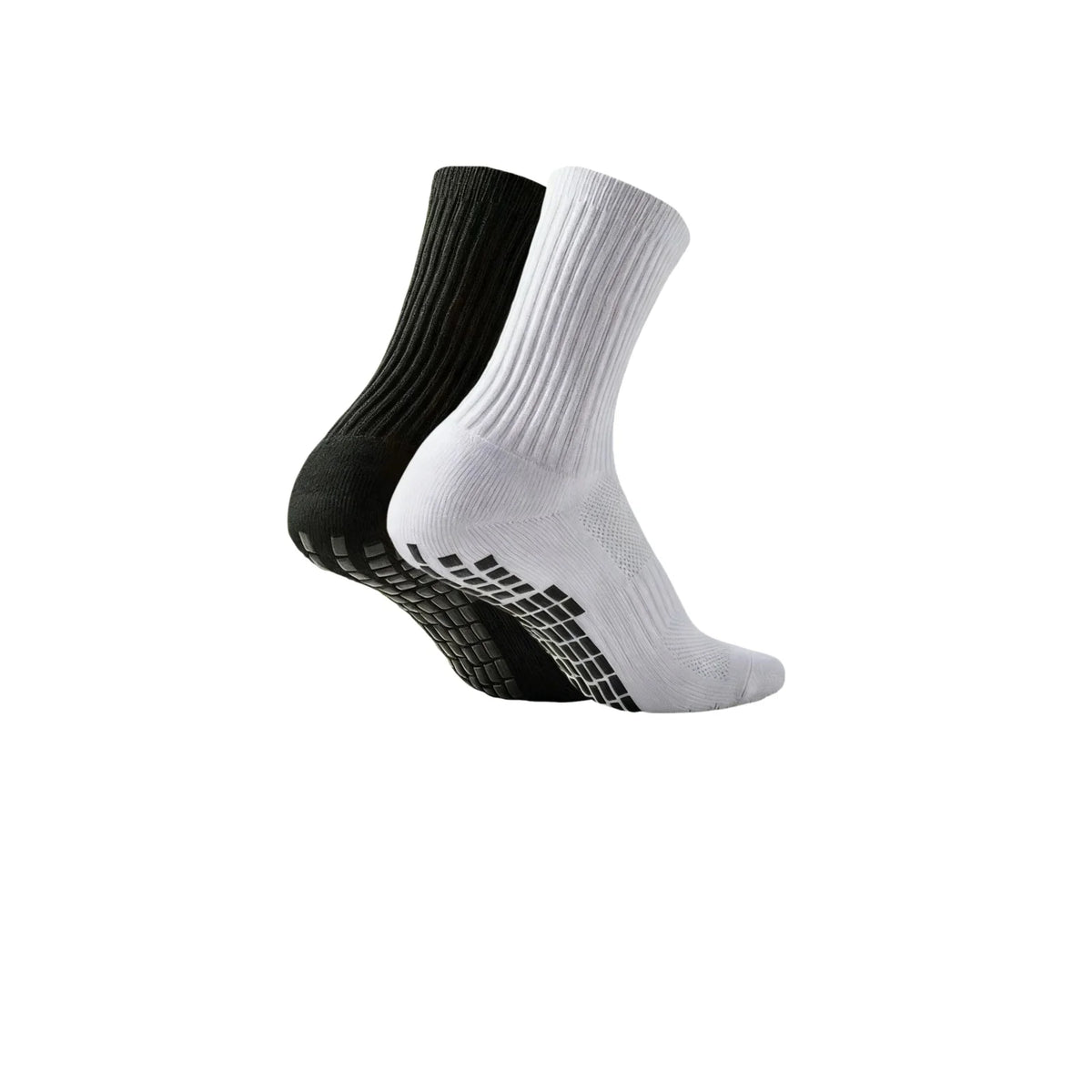 Une paire de chaussettes de football avec grip en silicone blanc et noir, vue de côté.