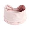 Foulard en coton rose pâle style bohème noué en nœud, montré à plat.