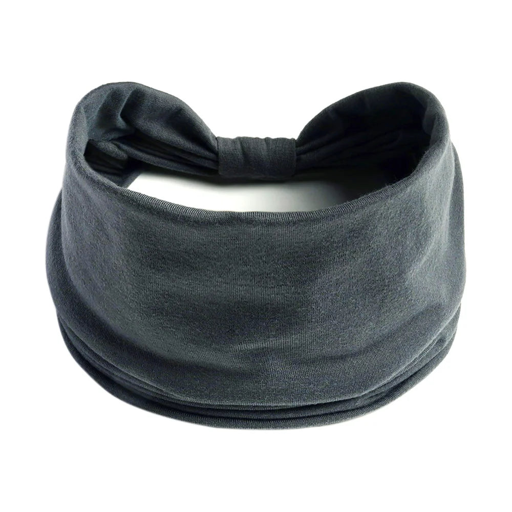 Un foulard en coton bohème gris foncé noué en nœud, montré à plat.