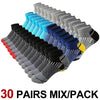 Collection de 30 paires de chaussettes de sport basses respirantes, de différentes couleurs et motifs, disposées en rangées.