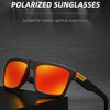 Un par de gafas de sol polarizadas con tinte naranja apoyadas sobre una superficie oscura.
