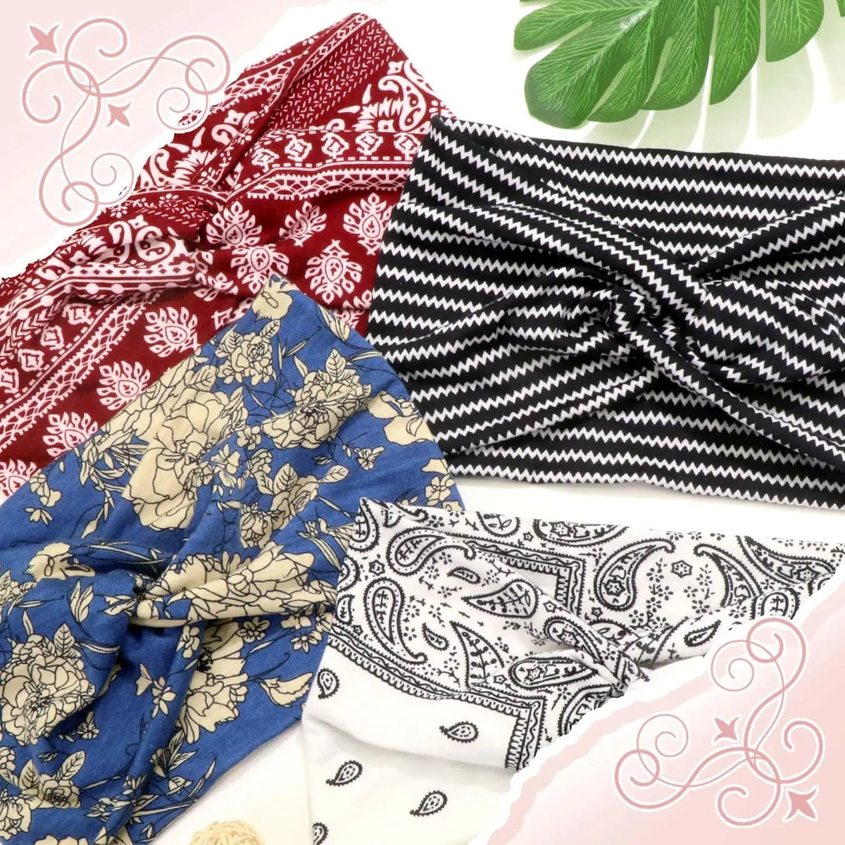 Una colección de diademas de tela estampada en rojo, negro y azul exhibidas sobre un fondo claro.
