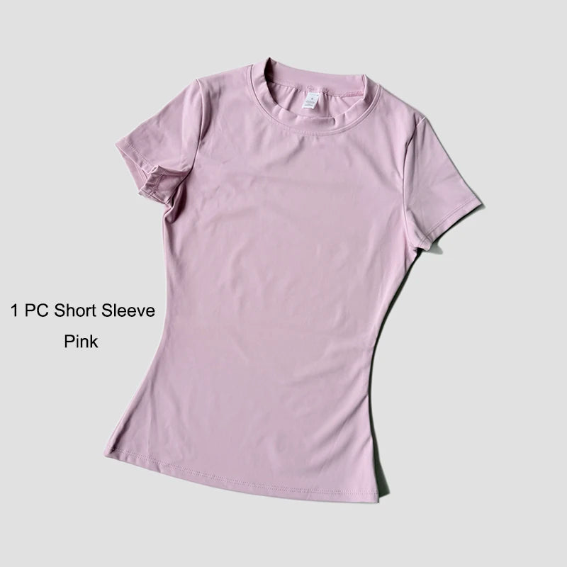 Camiseta de manga corta rosa claro para mujer, parte de un set de yoga.