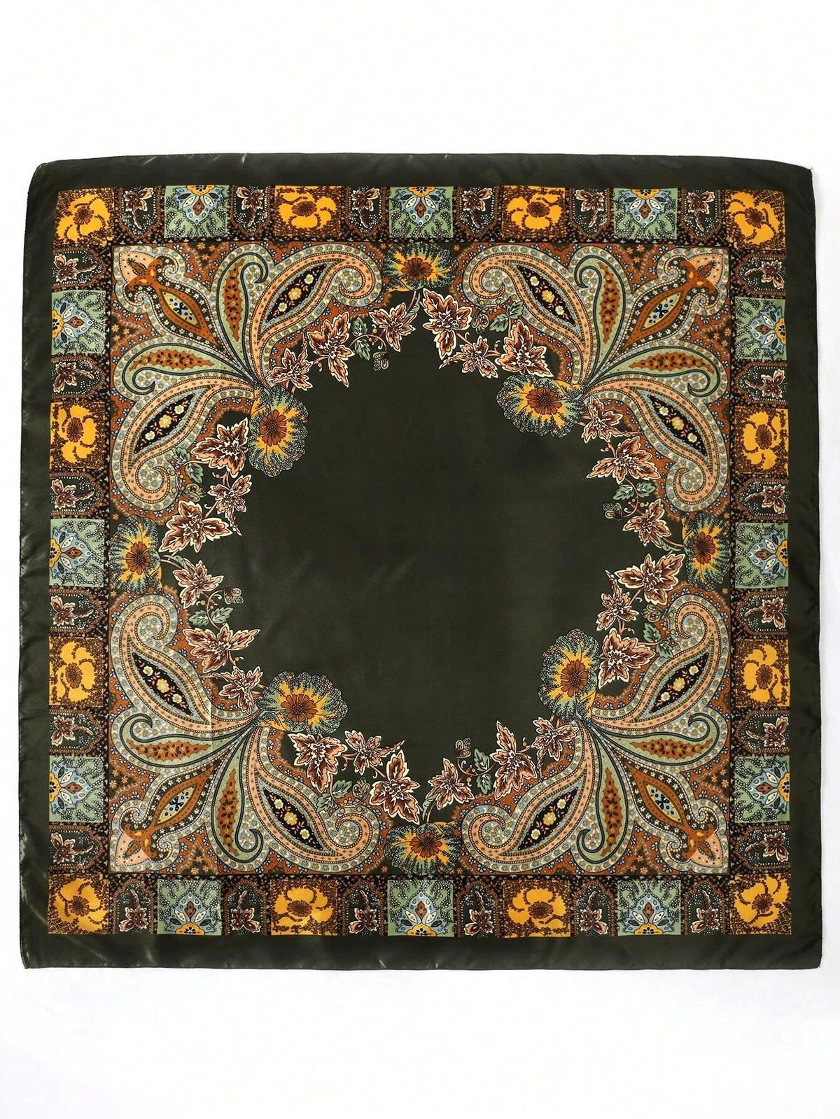 Pañuelo de satén cuadrado con intrincado patrón paisley bohemio en tonos tierra de naranja, marrón, verde y crema.