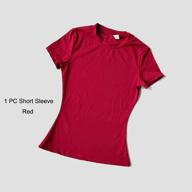 Camiseta roja de manga corta para mujer.
