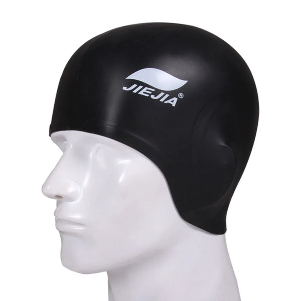 Schwarze universelle Silikon-Schwimmhaube auf weißem Mannequin-Kopf.