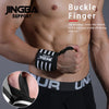 Person trägt eine schwarze Bandage-Armbandage am Finger beim Training.
