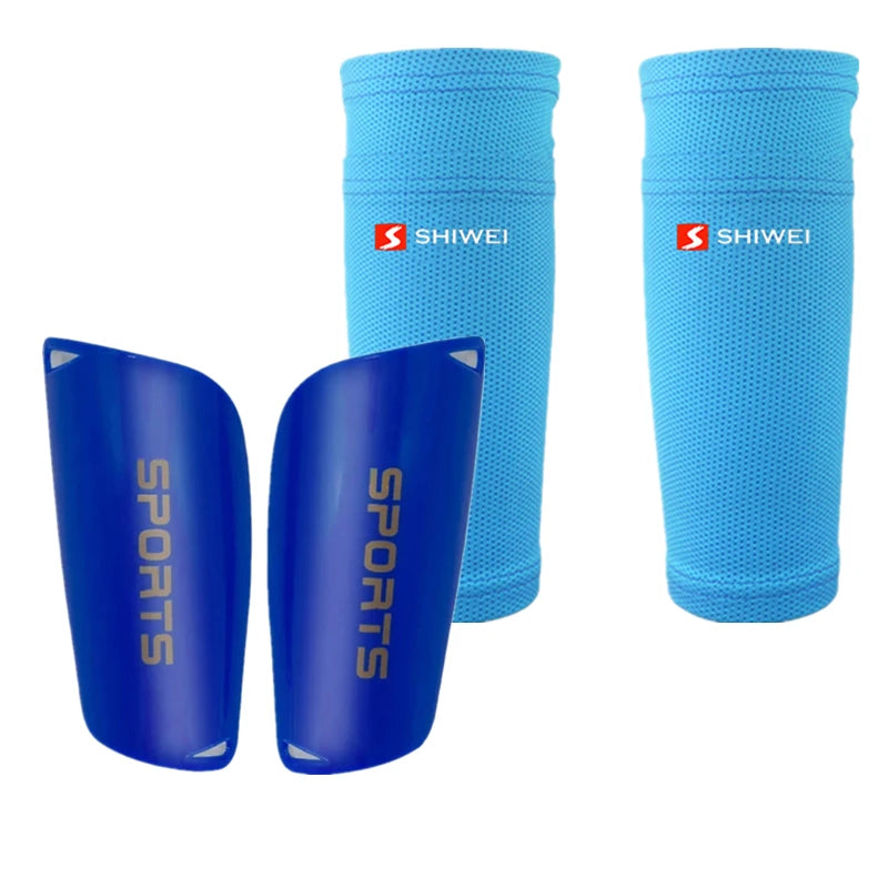 Un ensemble de genouillères de football bleues avec manches confortables, présentées sous diverses formes.