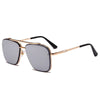 Gafas cuadradas clásicas de metal con lentes plateados y monturas doradas.