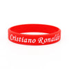 Rotes Silikonarmband mit dem Namen Cristiano Ronaldo in weißer Schrift