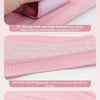 Detailansicht der Herstellung einer rosa Kompressionsbandage, mit Hervorhebung von Schnallen, Nähten und Stoff