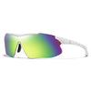 Une paire de lunettes de soleil sportives avec une lentille vert-jaune translucide et un cadre blanc.