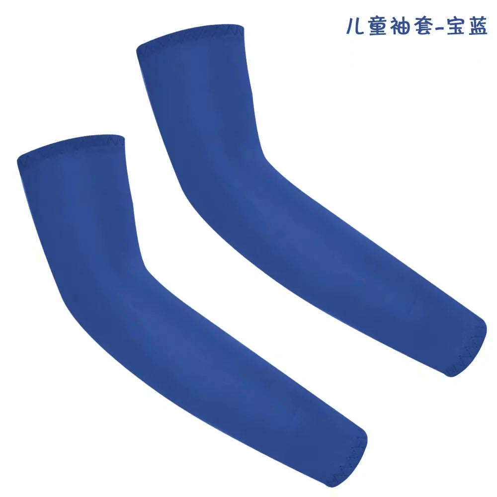 Un par de mangas de protección UV azul real para niños