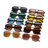 Colección de gafas de sol cuadradas ligeras en varios colores, incluyendo negro, verde, ámbar y tonos marrones.