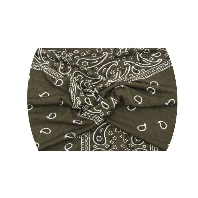 Bandeau de sport vert olive foncé à imprimé, noué en nœud.