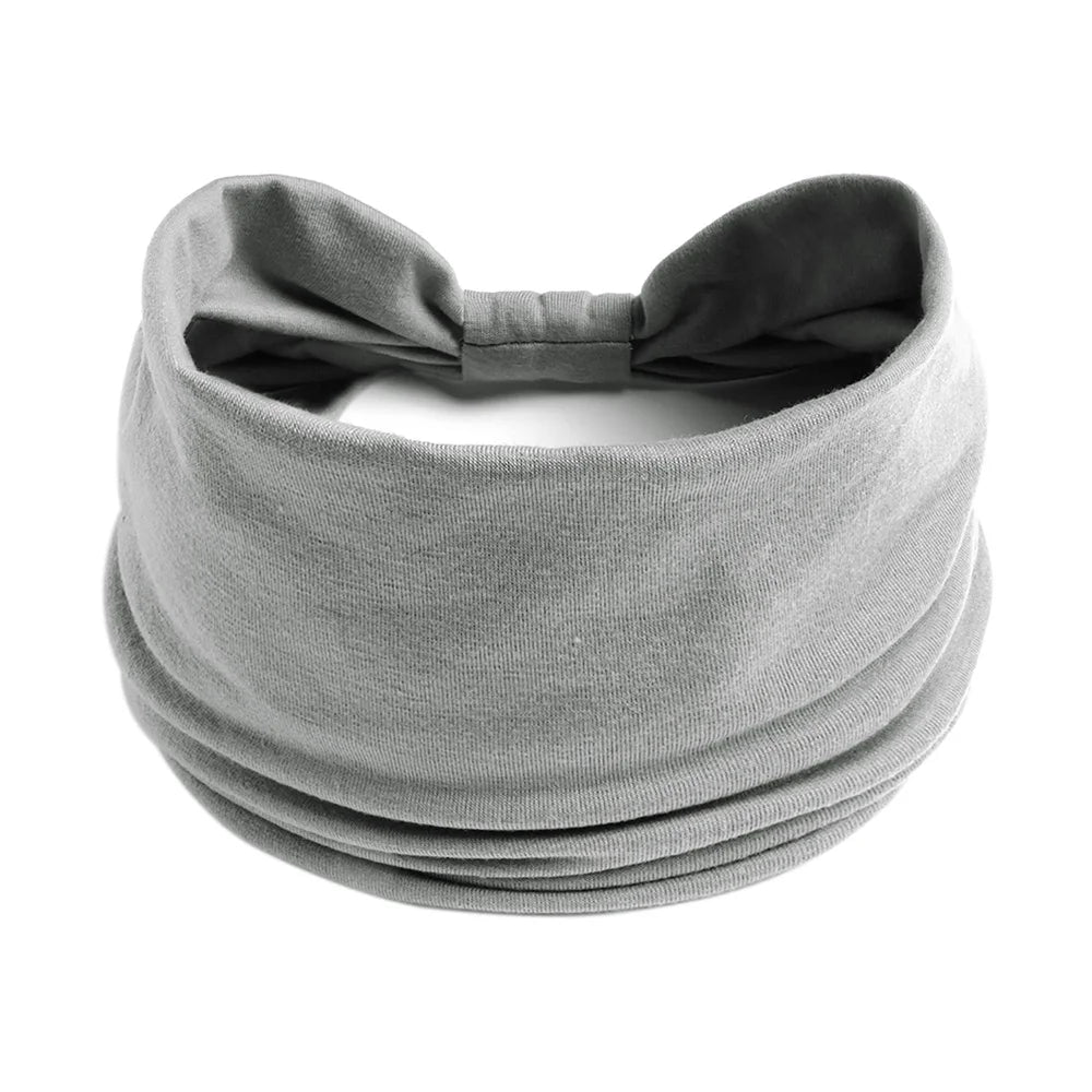 Foulard en coton boho gris noué en nœud, montré à plat.