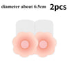 Deux cache-lèvres en silicone rose réutilisables pour soutien-gorge, environ 6,5 cm de diamètre chacun.