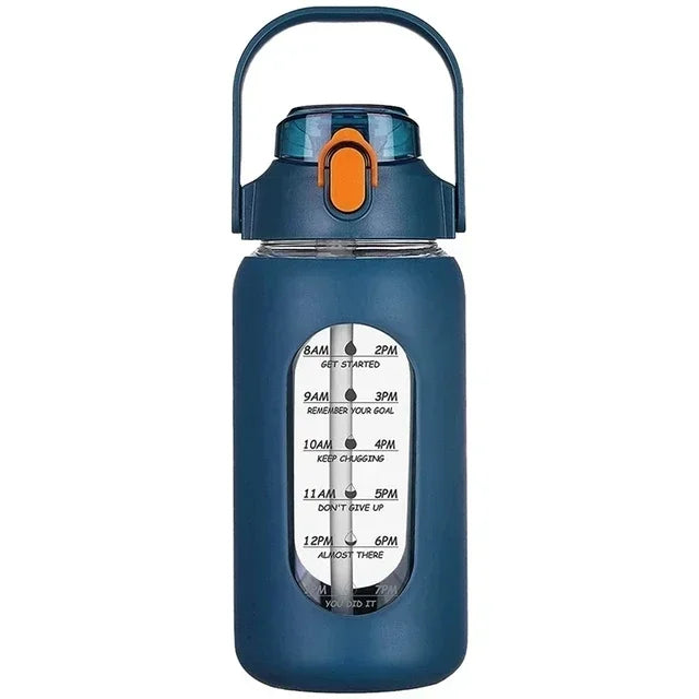 Dunkelblaue wiederverwendbare Glasflasche mit orangefarbener Kappe und Motivationsfunktion zur Zeitbegrenzung.
