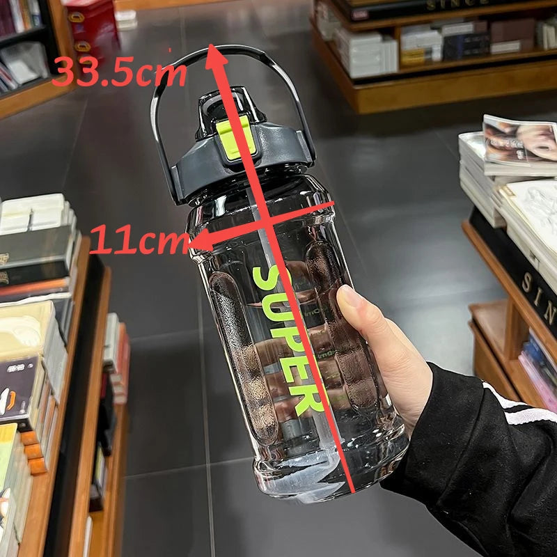 A hand holds a clear insulated sports water bottle with a straw, showing its dimensions.