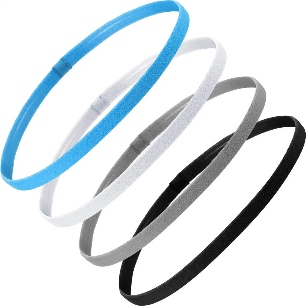 Ein Set von vier blauen, weißen und grauen elastischen Sport-Headbands in kreisförmiger Anordnung.