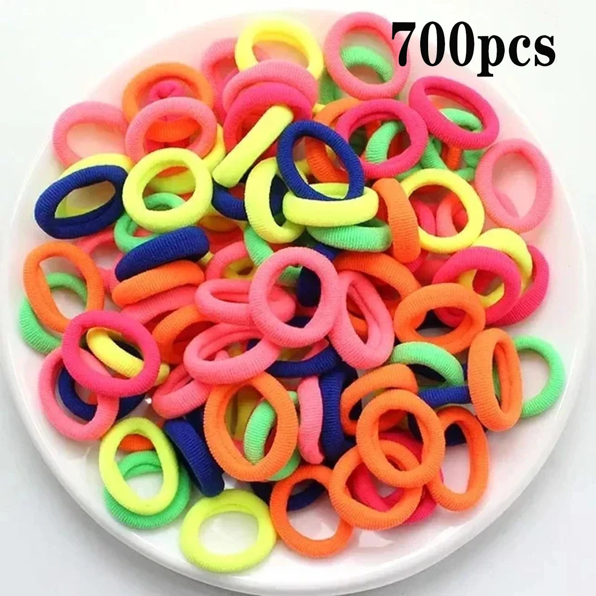 Haufen bunter Nylon-Elastikhaar-Knoten in leuchtenden Farben wie Pink, Orange, Gelb und Blau.