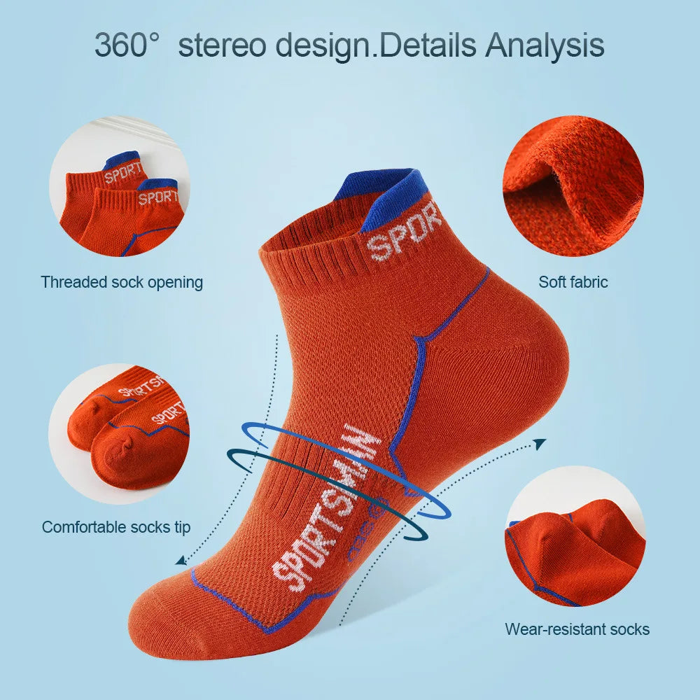 Primer plano de calcetines deportivos naranjas mostrando detalles como orificios y textura suave de la tela.