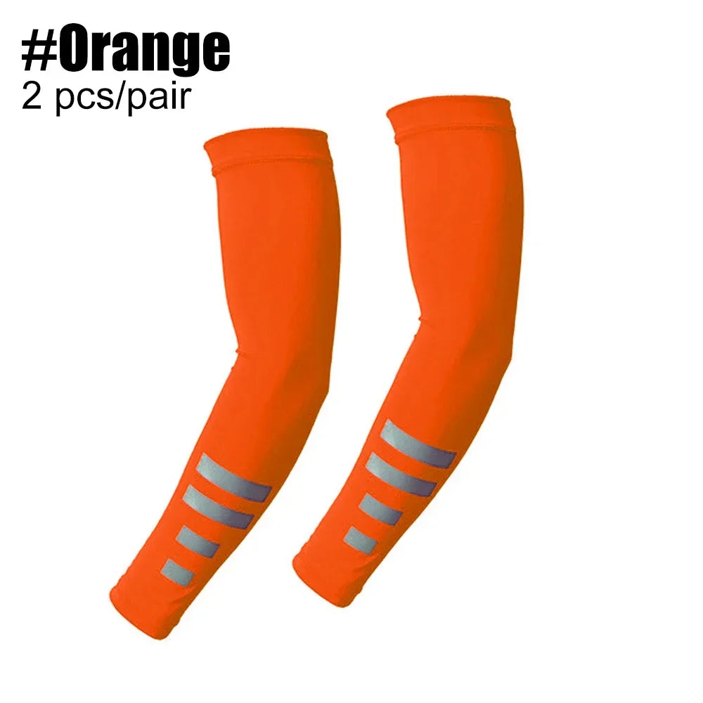 Paar leuchtend orangefarbener UV-Schutz-Kühl-Armschuhe für Outdoor-Sport