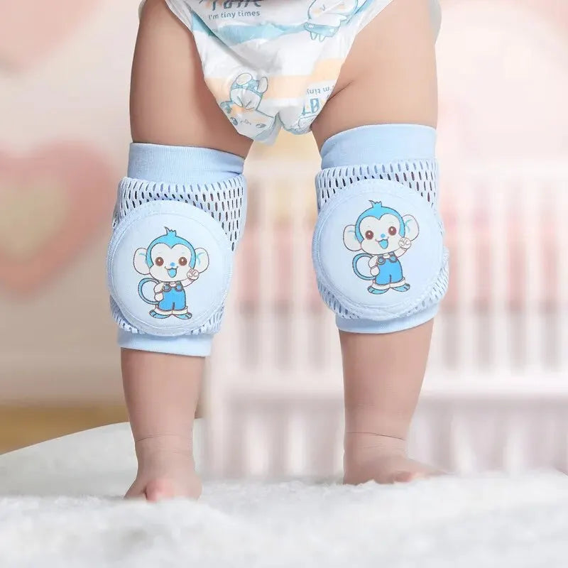 Rodilleras y calcetines de piernas azul claro para niño pequeño con diseños de animales