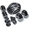 Set schwarze Schutzbekleidung für Kinder, einschließlich Helm, Knieschoner und Ellbogenschoner.