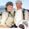 Una mujer y un hombre modelan una bandana de pirata con cráneo para ciclismo a la venta.