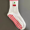 Weiße Strick-Yoga-Socken mit rotem Rand und Kirsch- und Herzmustern
